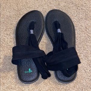 Sanuk black sandals
